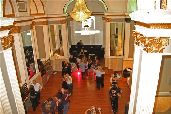 http://www.tangoincampania.it/Data/Sites/1/media/interviste/foyer-del-salone-%282%29.jpg
