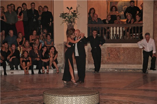 http://www.tangoincampania.it/Data/Sites/1/media/interviste/inaugurazione-ufficiale-07-10-07.jpg